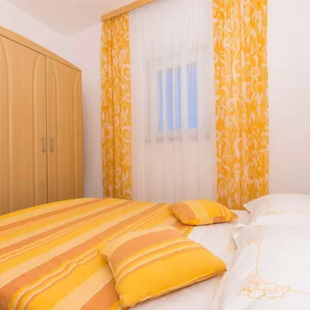 Apartment Three-bedroom In Okrug Gornji I Trogir