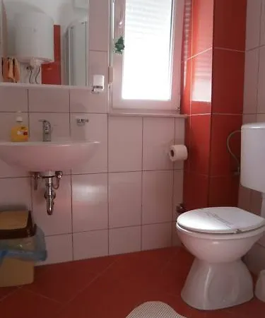 Three-bedroom In Okrug Gornji I *