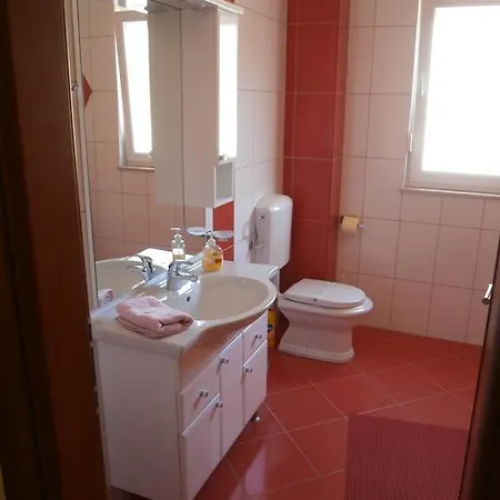 Three-bedroom In Okrug Gornji I